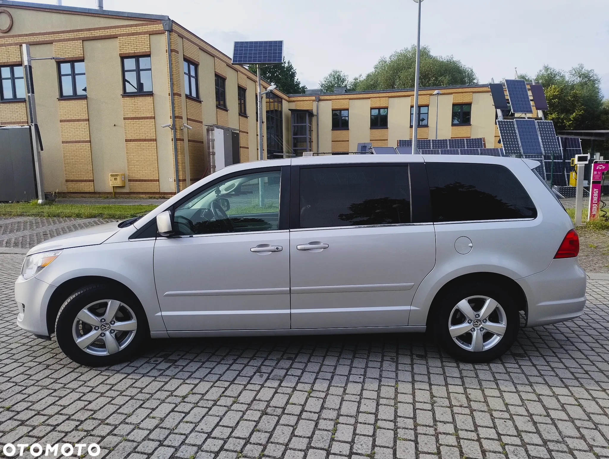 Volkswagen Routan - 6