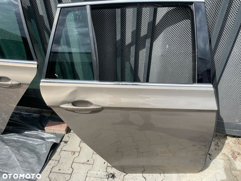 Vw GOLF SPORTSVAN drzwi prawy tył LC1Z - 4