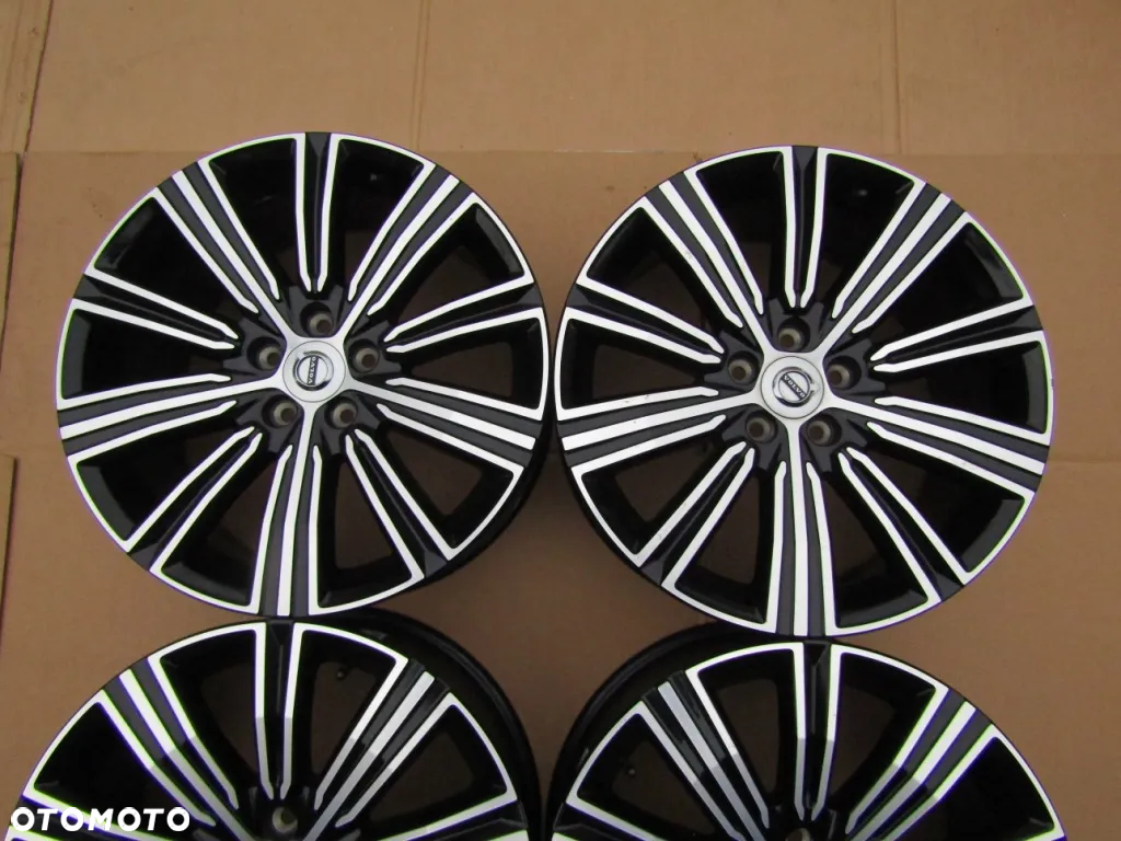 4x Felgi 18 Volvo S40 V60 S90 V90 C30 S60 XC40 XC60 8j 5x108 ET42 - 5