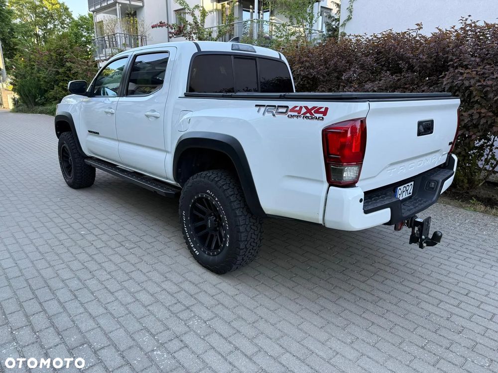 Toyota Tacoma - 12