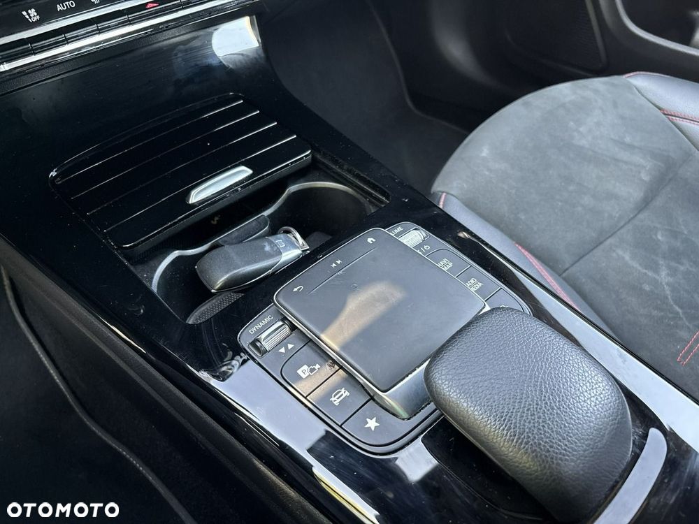 Mercedes-Benz CLA 200 7G-DCT AMG Line - 25