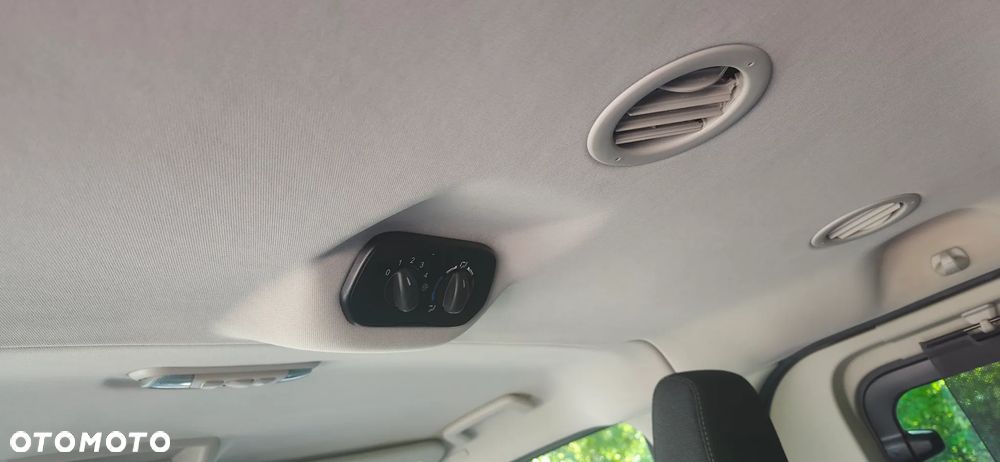 Ford Tourneo Custom - 28