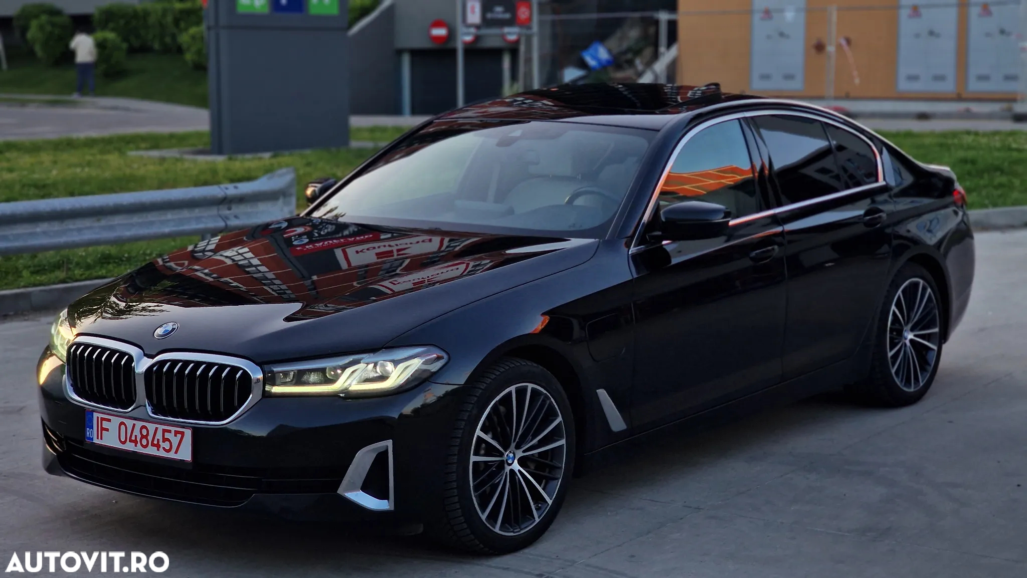 BMW Seria 5 530e Aut. Luxury Line - 12