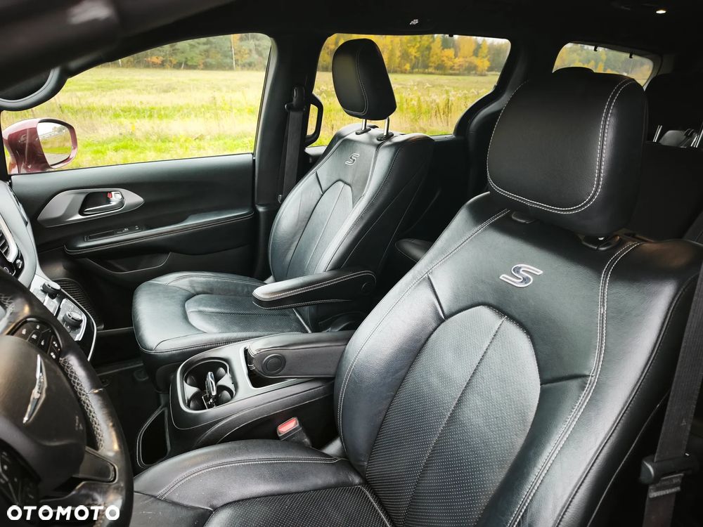 Chrysler Pacifica - 26