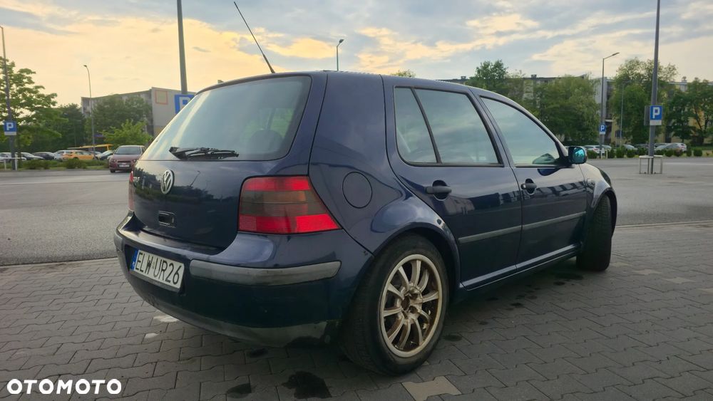 Volkswagen Golf 1.6 Basis - 4