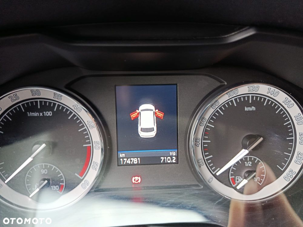 Skoda Karoq 1.6 TDI SCR 4x2 Ambition DSG - 8