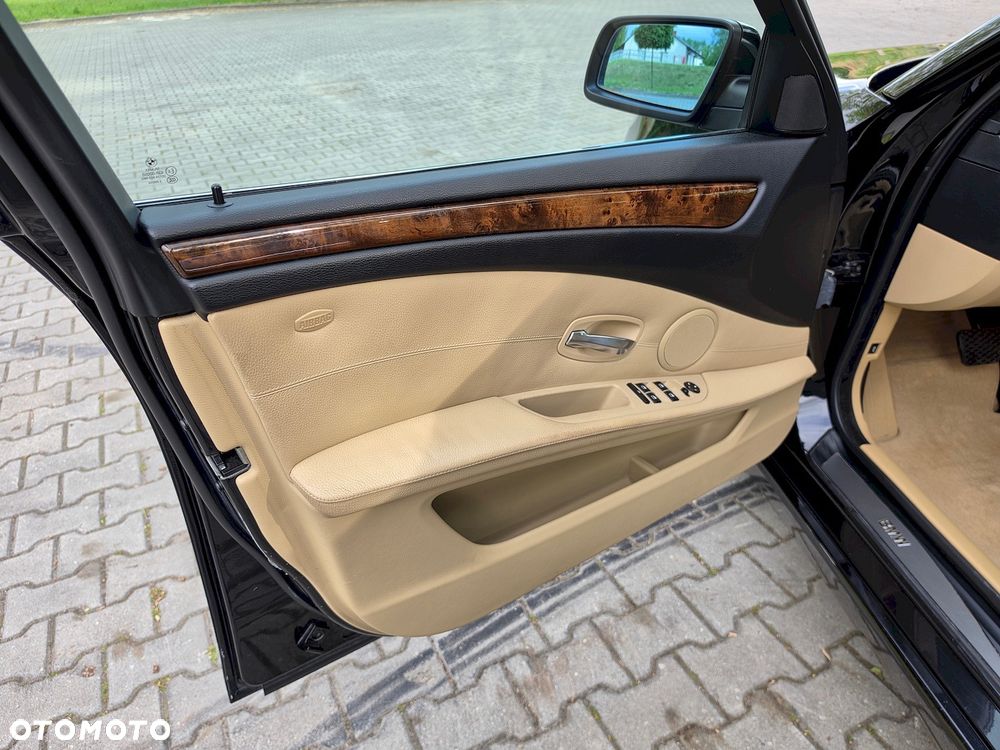 BMW Seria 5 525xd - 16