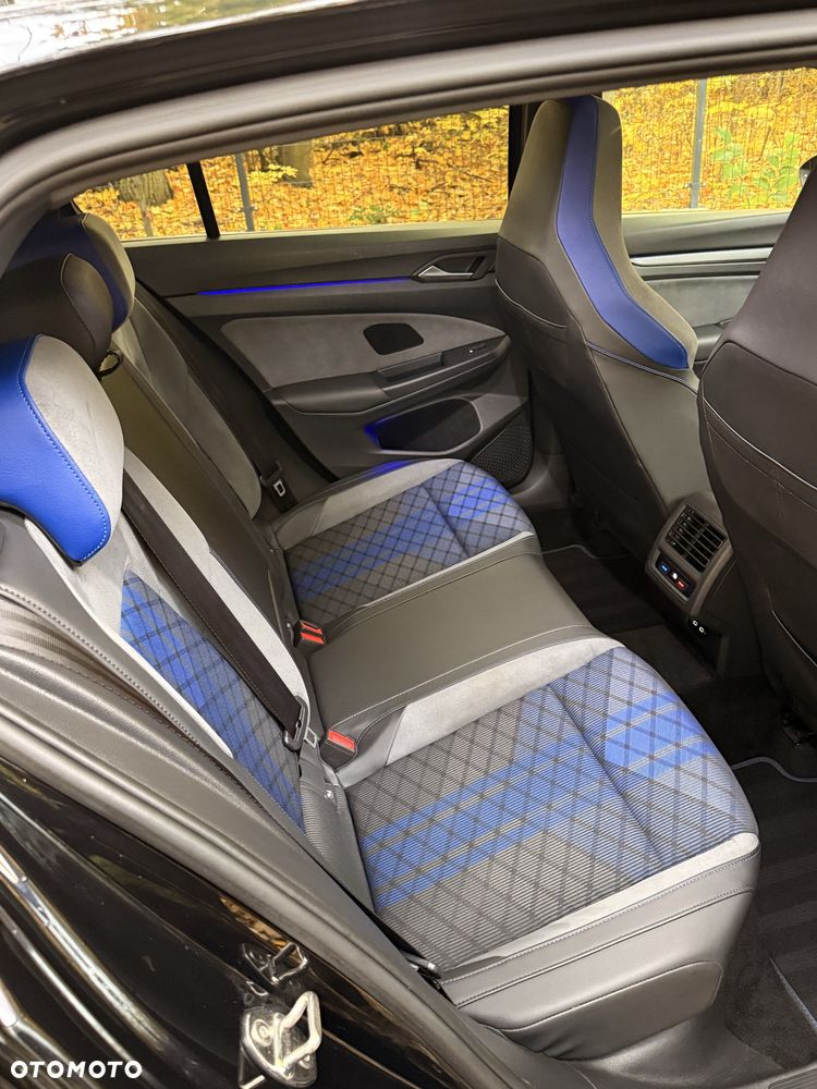 Volkswagen Golf - 8