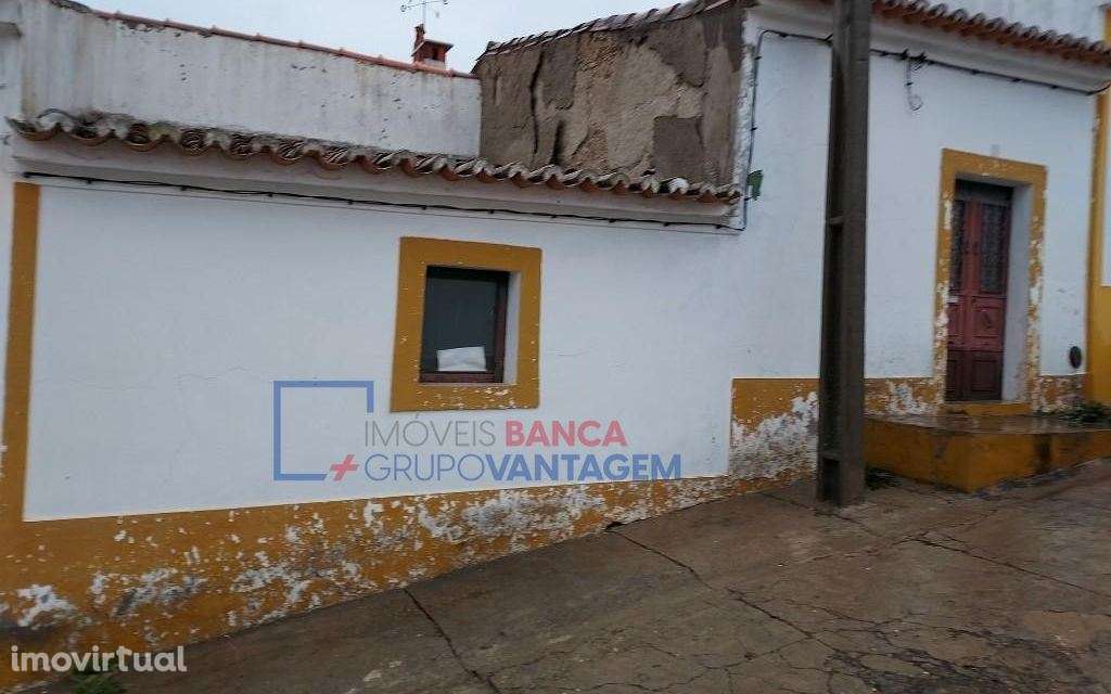 Moradia térrea, de tipologia T1, com logradouro, no centro de Santo... - Grande imagem: 2/19