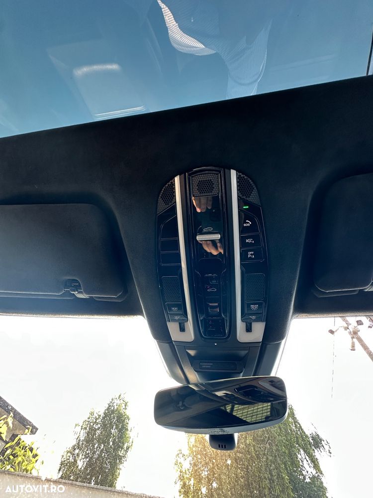 Porsche Cayenne Turbo - 12