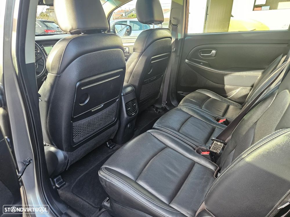 Kia Carens 1.7 CRDi ISG TX - 24