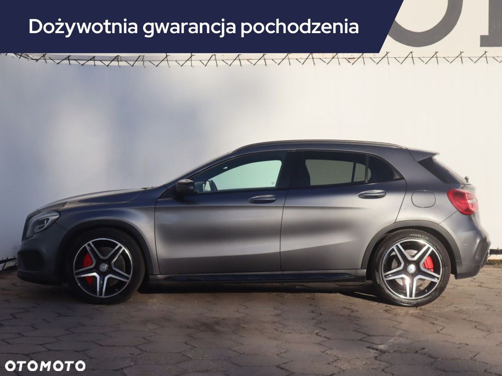 Mercedes-Benz GLA - 4