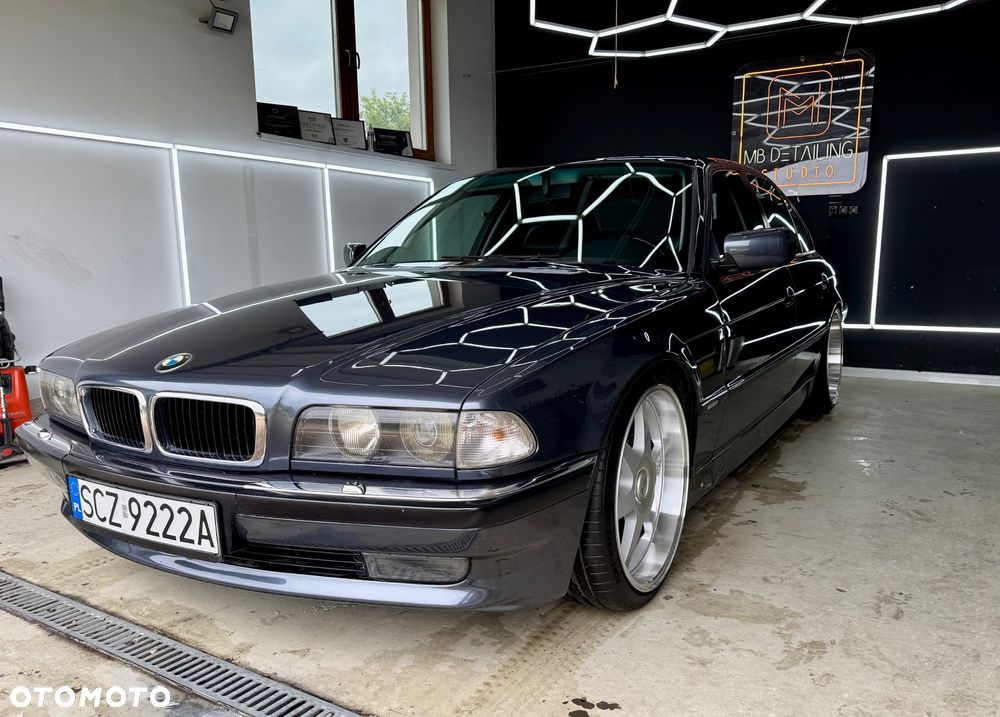 BMW Seria 7 740i V8 - 2