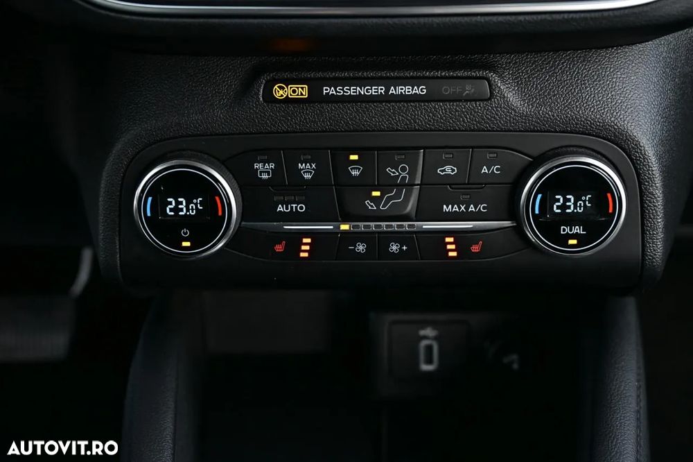 Ford Focus 1.5 EcoBlue Titanium Business - 32