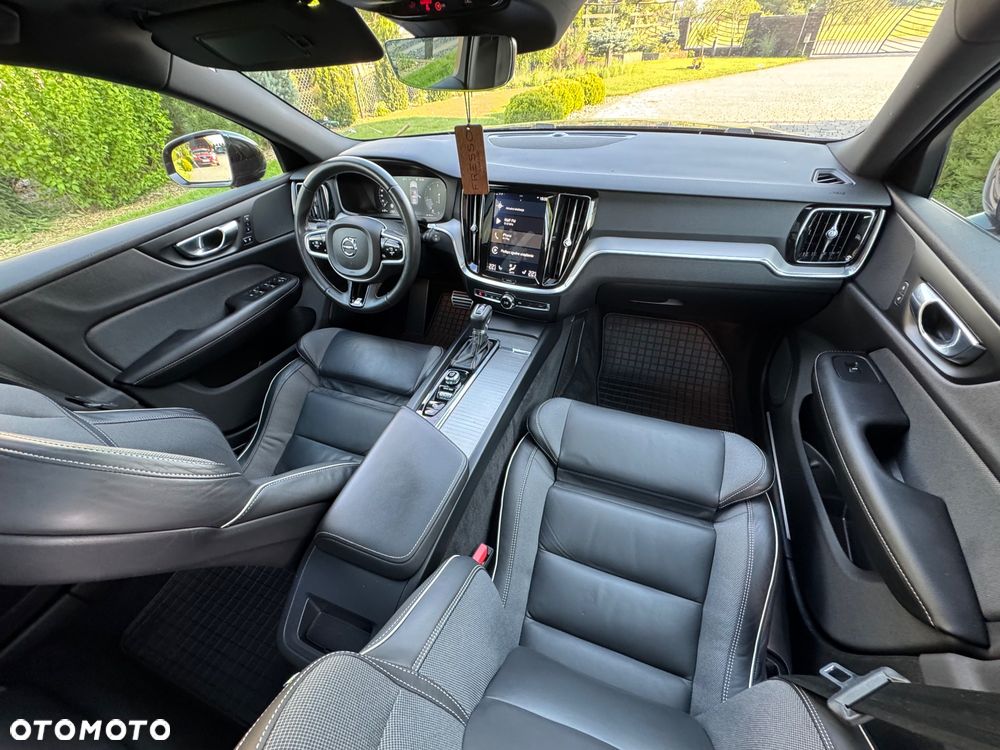 Volvo V60 D3 R-Design - 18