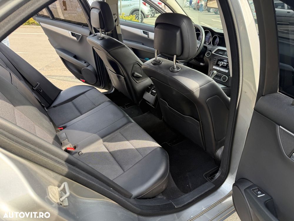Mercedes-Benz C 220 CDI DPF (BlueEFFICIENCY) 7G-TRONIC Avantgarde - 4