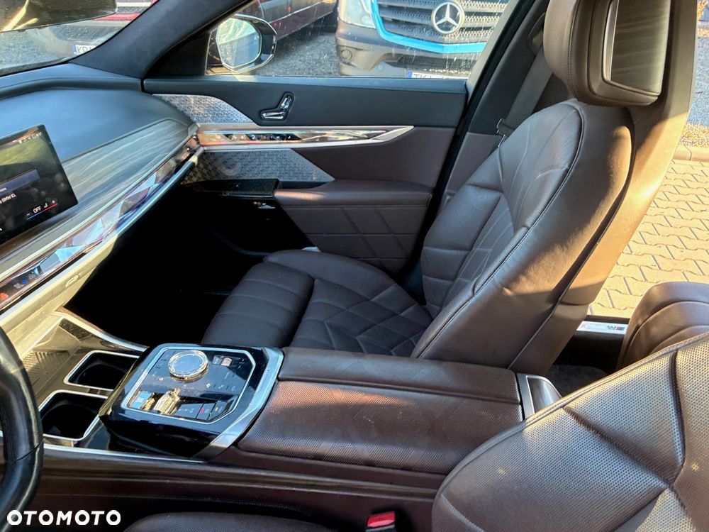 BMW Seria 7 - 12
