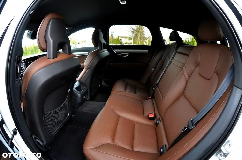 Volvo V90 D4 SCR Momentum Pro - 24