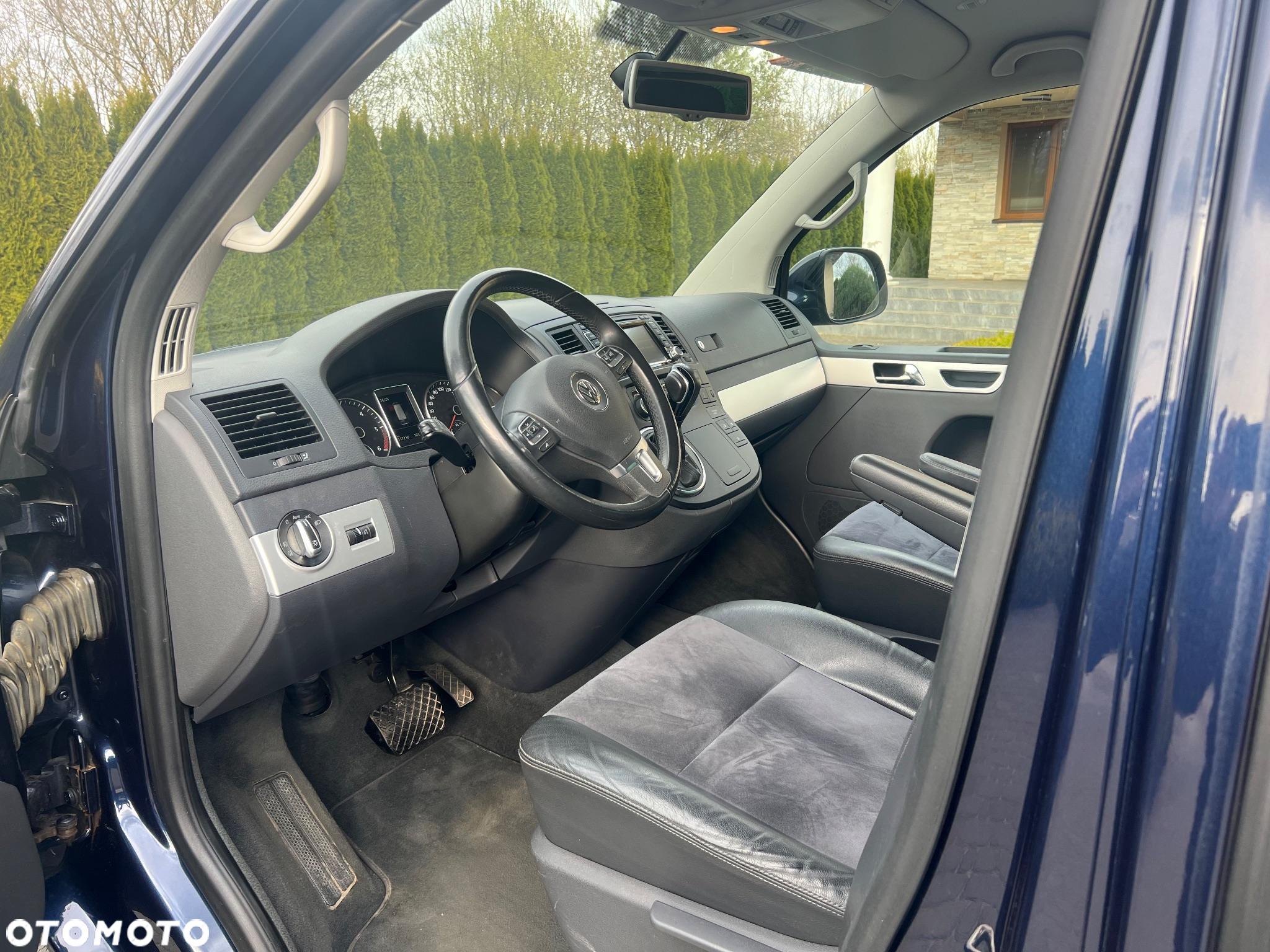 Volkswagen Multivan - 11