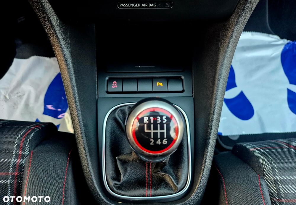 Volkswagen Golf 2.0 GTI - 29