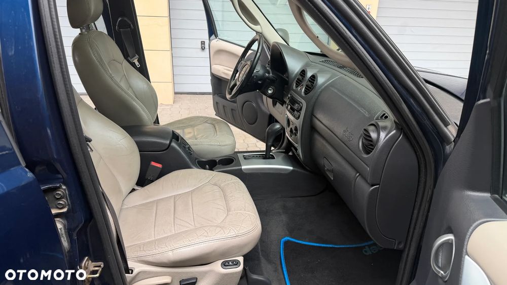 Jeep Liberty 3.7 4x4 - 11