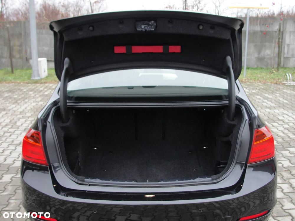 BMW Seria 3 318d DPF Edition Lifestyle - 22