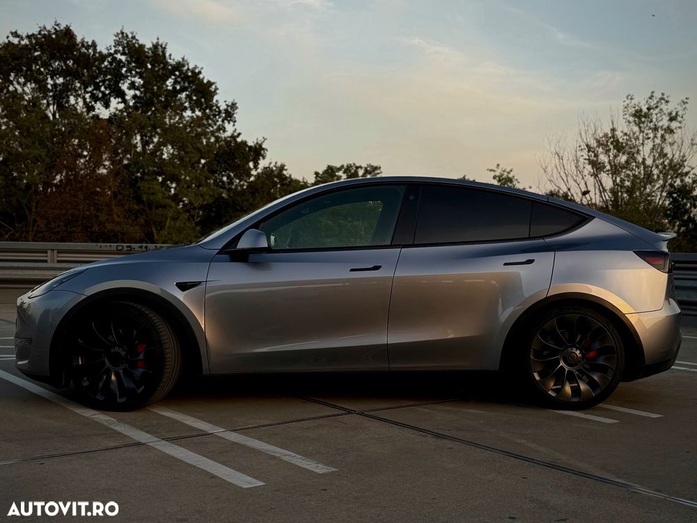 Tesla Model Y - 2