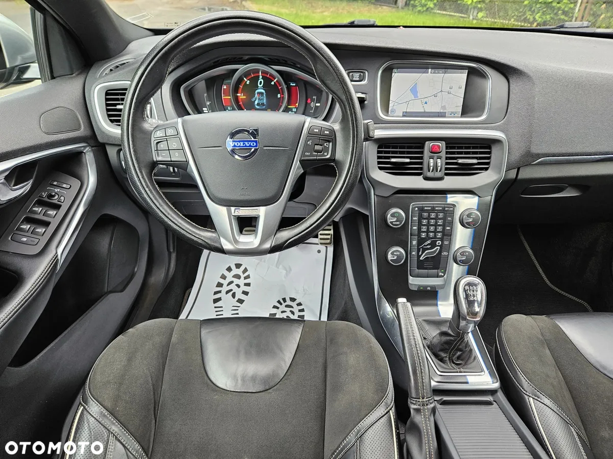 Volvo V40 D2 R-Design - 10