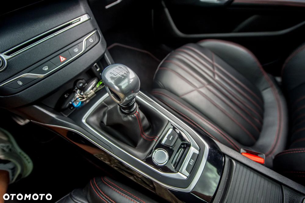 Peugeot 308 SW 1.6 e-THP GT S&S - 24