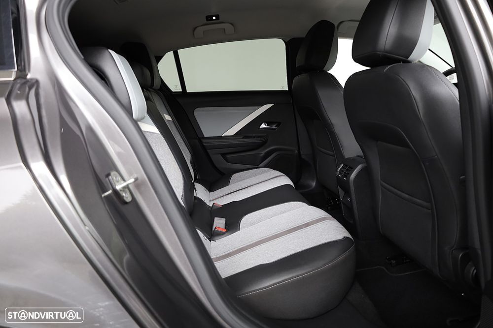 Opel Astra 1.2 T Elegance - 50