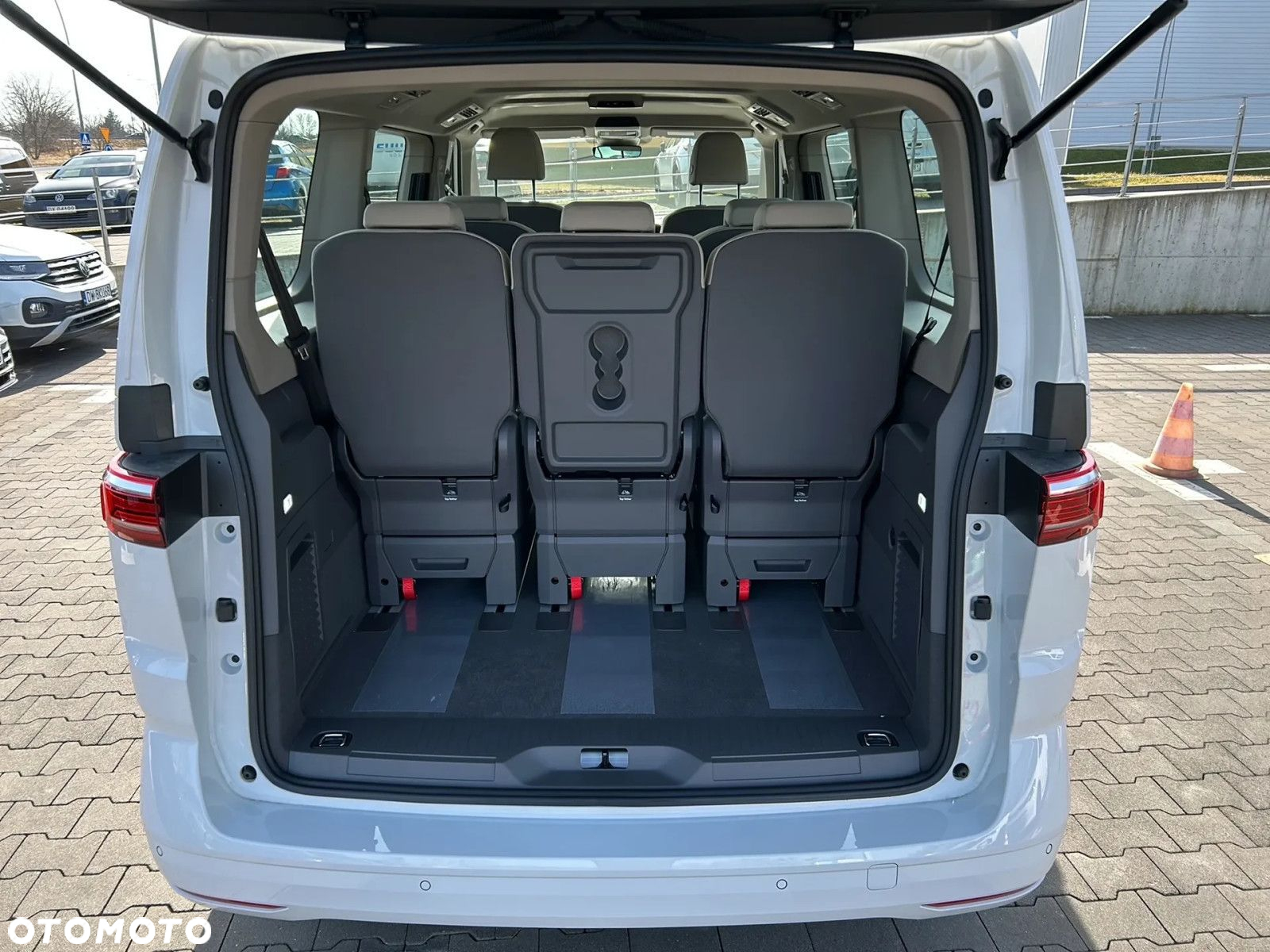 Volkswagen Multivan 2.0 TDI L2 Family DSG - 15