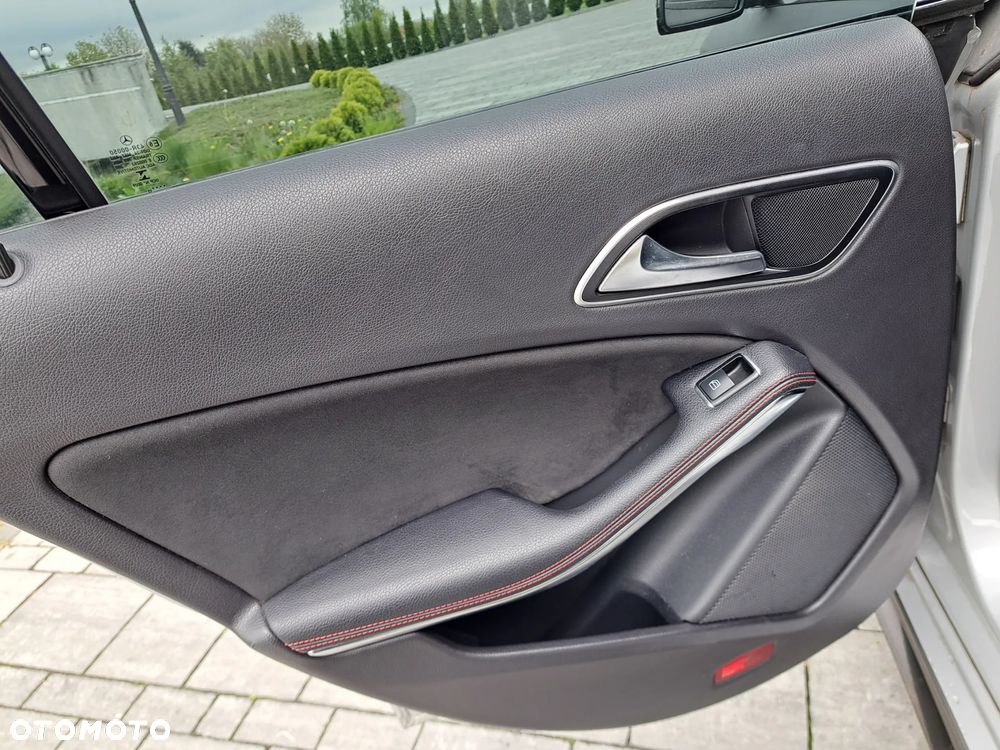 Mercedes-Benz CLA 220 CDI 7G-DCT AMG Line - 26