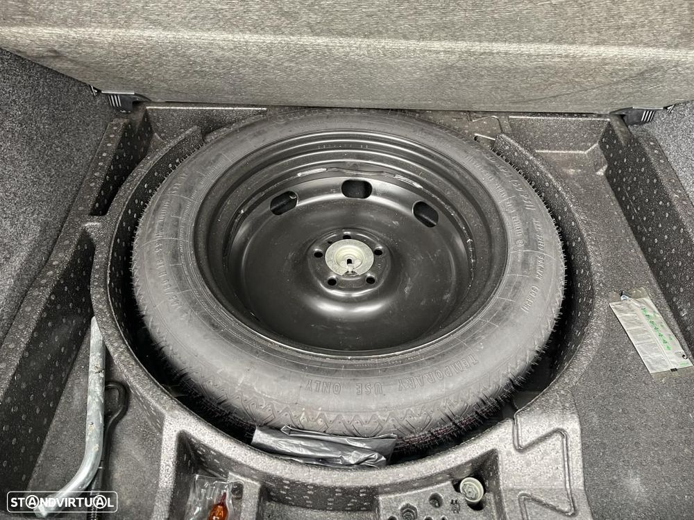 VW Tiguan 2.0 TDi Sport BlueMotion - 19