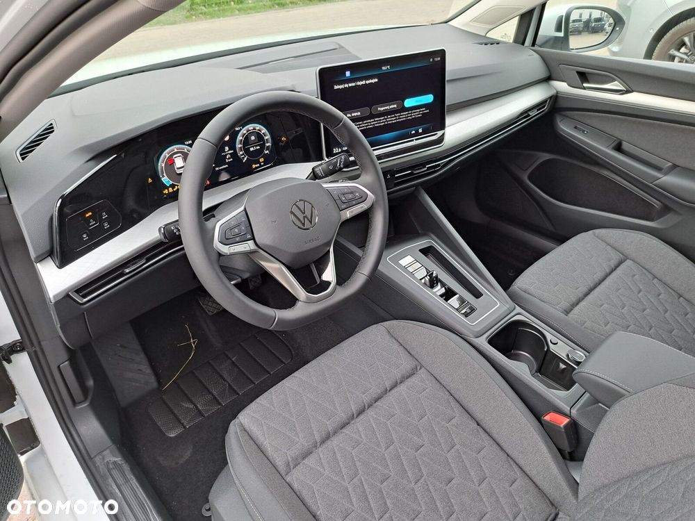 Volkswagen Golf - 8