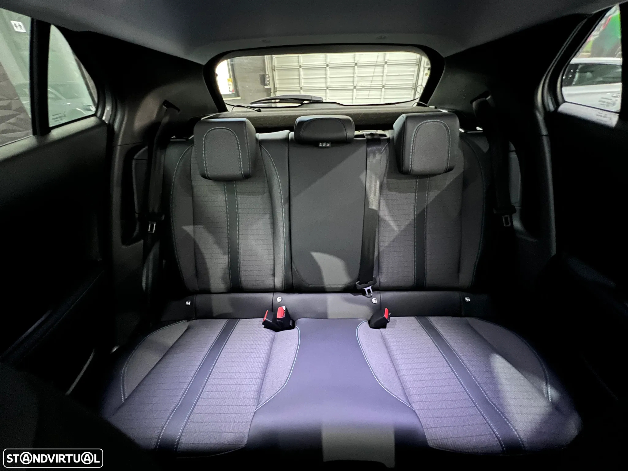 Peugeot e-2008 50 kWh Allure - 6