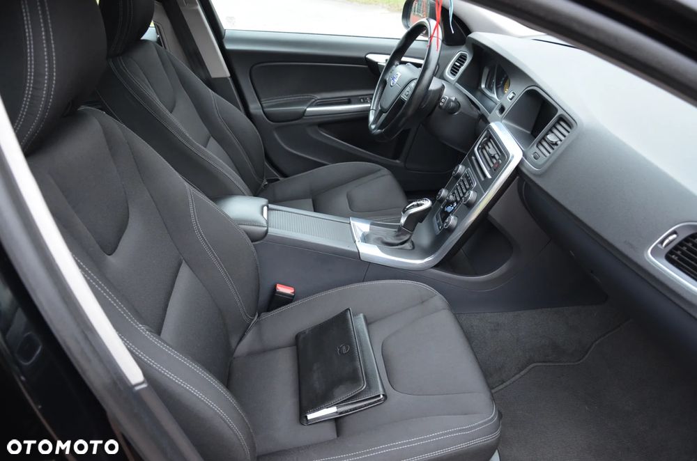 Volvo V60 D4 Geartronic Momentum - 19