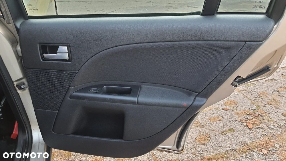 Ford Mondeo 2.0 Trend - 38