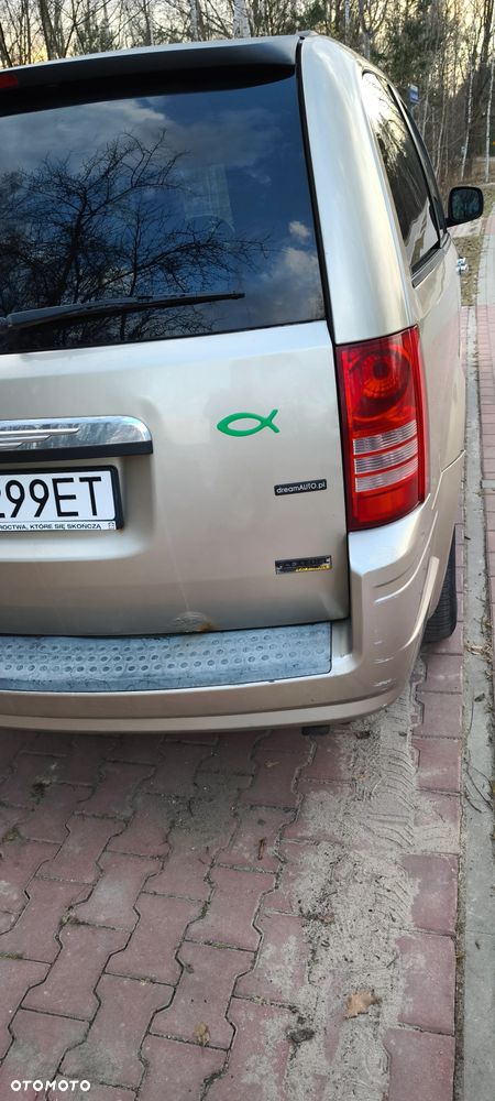Chrysler Town & Country - 12