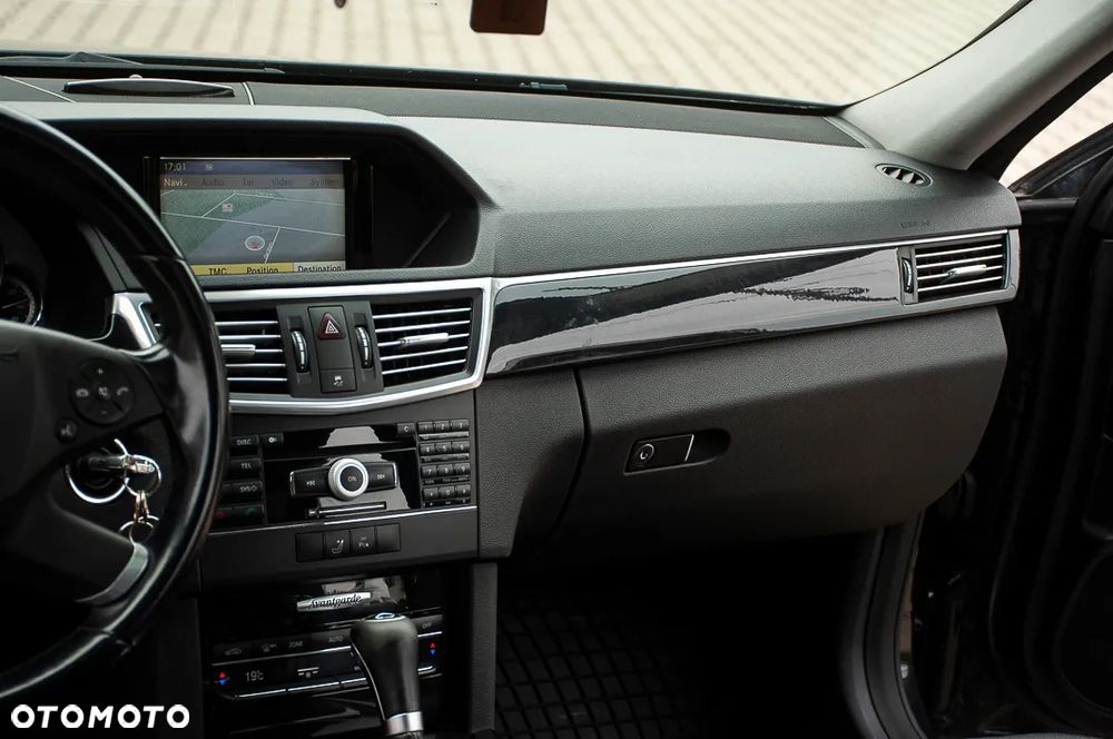 Mercedes-Benz Klasa E 250 CDI DPF BlueEFFICIENCY Automatik Avantgarde - 17