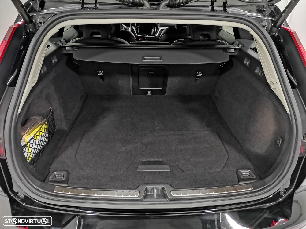 Volvo V60 2.0 B4 Plus Dark Auto - 10