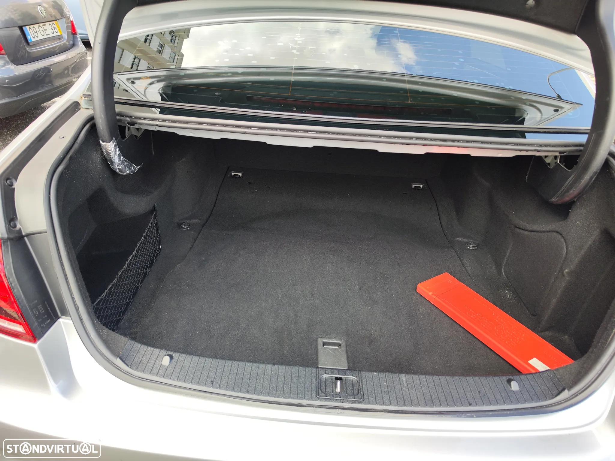 Mercedes-Benz E 300 Bluetec Hybrid Avantgarde - 19