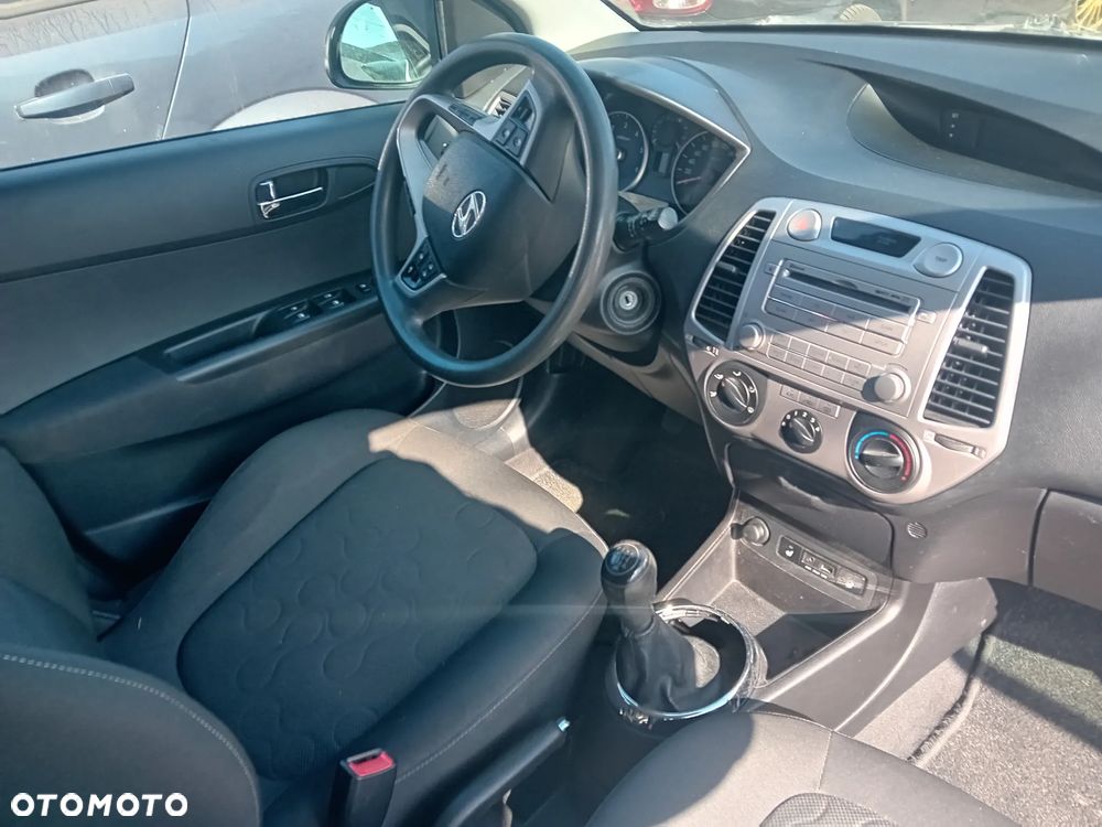 *HYUNDAI I20* Samochód na części* - 4