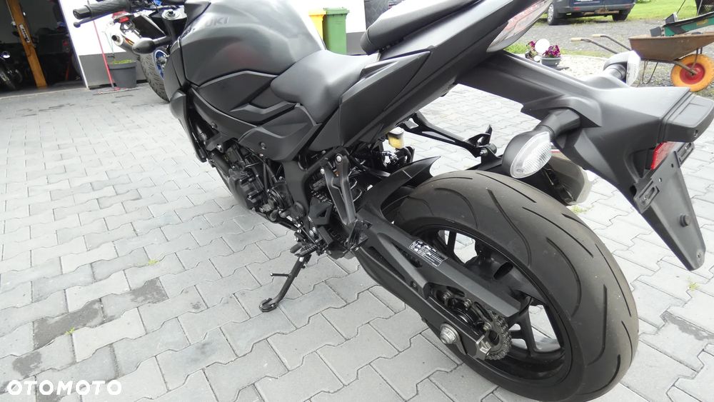 Suzuki GSX - 8
