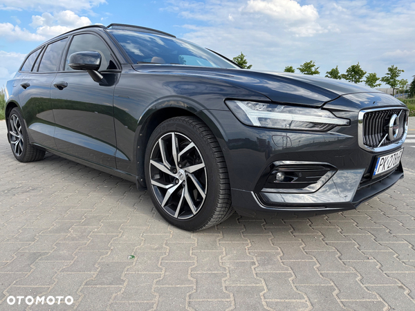Volvo V60 T6 AWD Momentum Pro