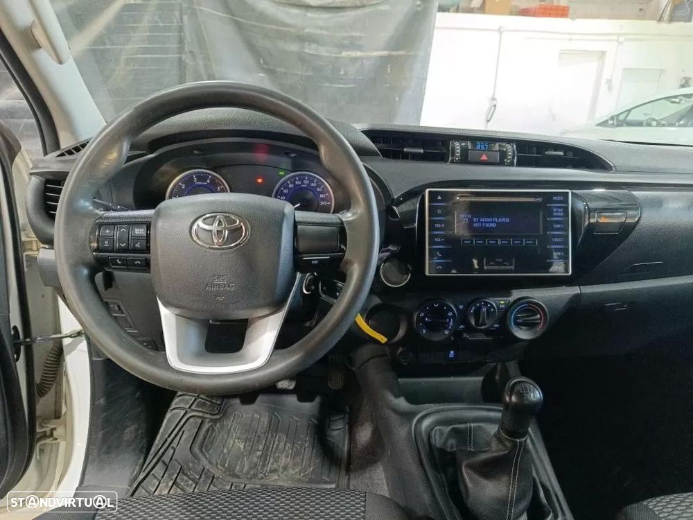 Toyota hilux 2.4 d-4d 2wd ce 3l - 3