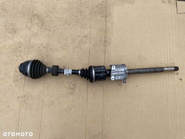 PÓŁOŚ PRAWY PRZÓD BMW 8482646