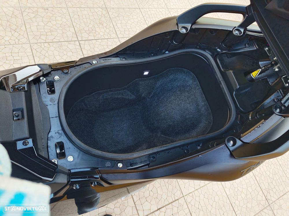 Yamaha TMAX Tech Max - Dark Magma - 9
