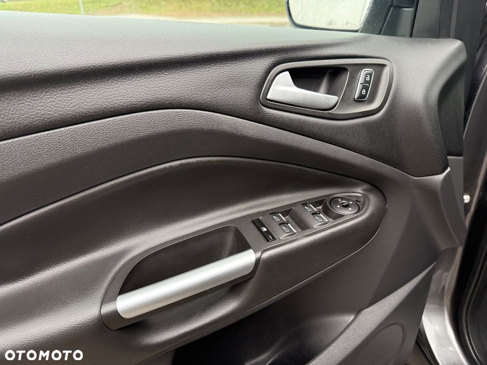 Ford Kuga 2.0 TDCi 4x4 Titanium - 25