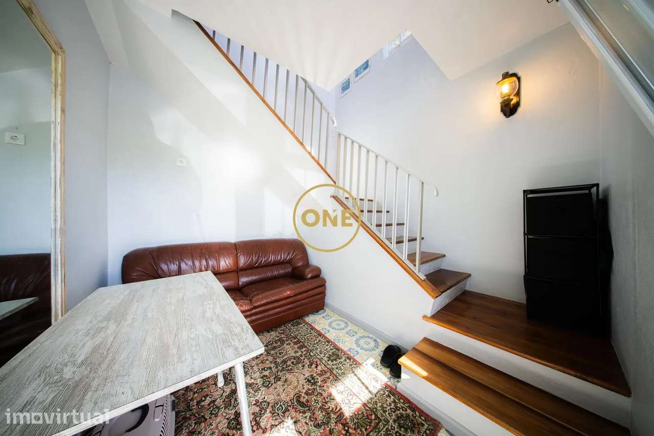 Quinta Urbana c/ Moradia Independente, 8 Apartamentos e com Terreno - Grande imagem: 2/60