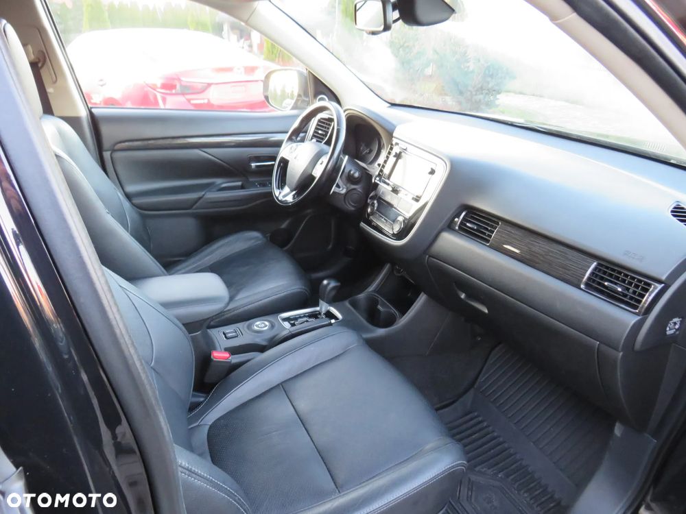 Mitsubishi Outlander 2.2 DI-D 4WD Automatik Intense - 10